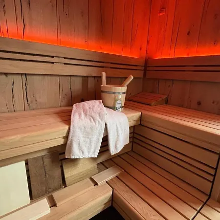 Strandhueues, 2 Strandlaeufer * Großenbrode