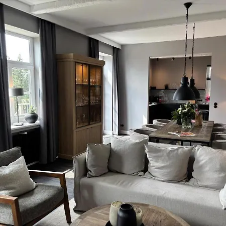 Strandhueues, 2 Strandlaeufer Großenbrode